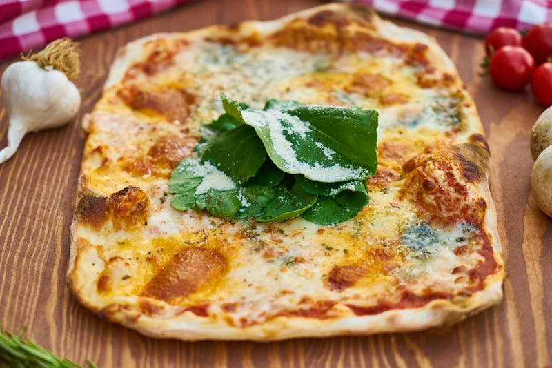 White Garlic Spinach Pizza with white sauce